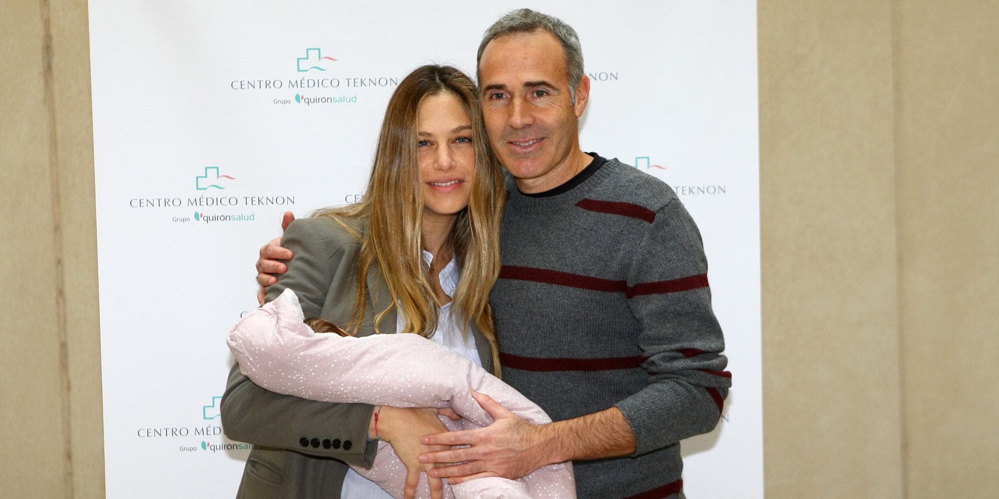 Martina Klein y Alex Corretja presentan a su hija Erika tres días después de su nacimiento