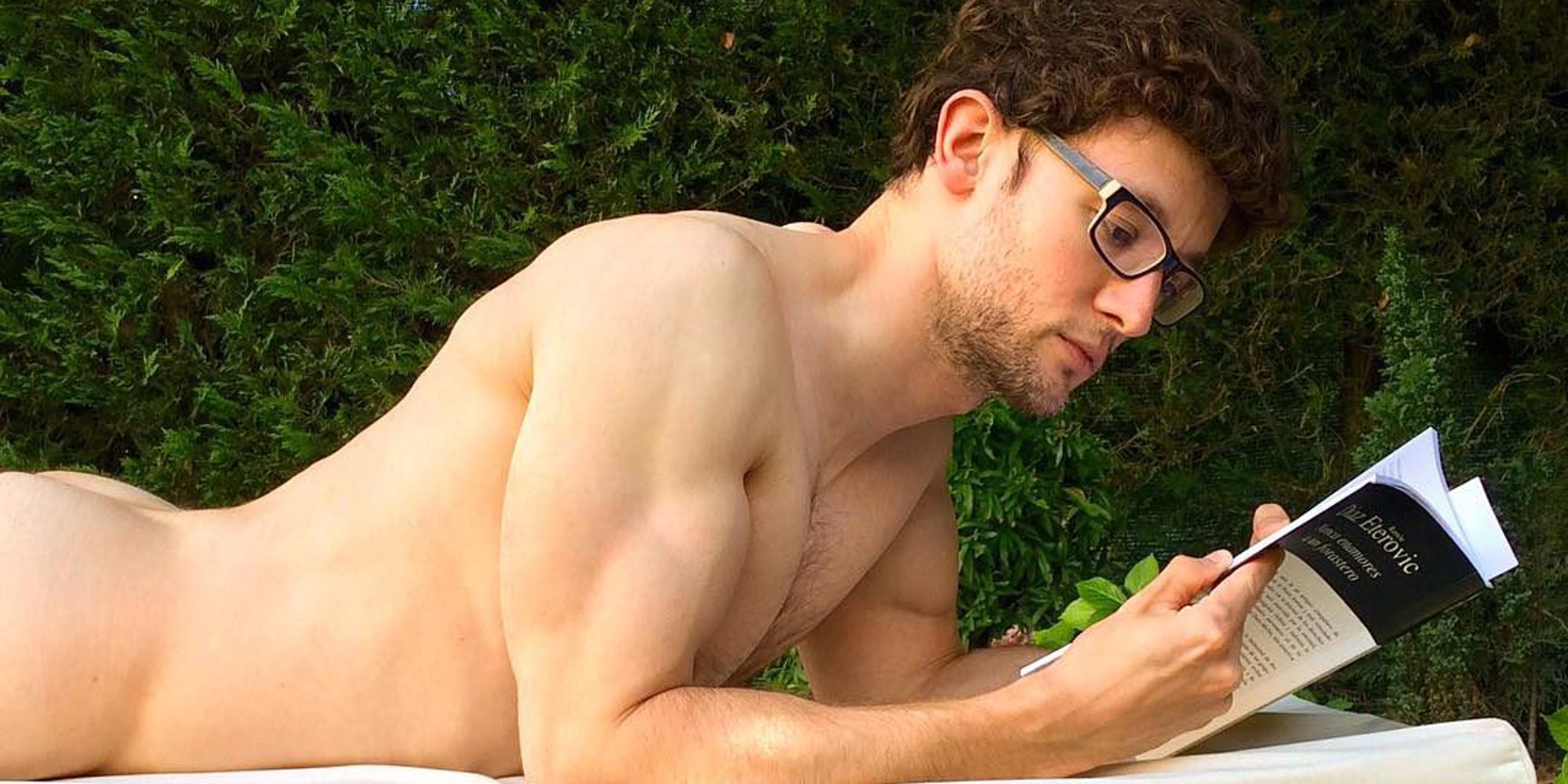 Escaleto desnudo: el minutador de 'Sálvame' presume de cuerpazo con sus fotos más sexys