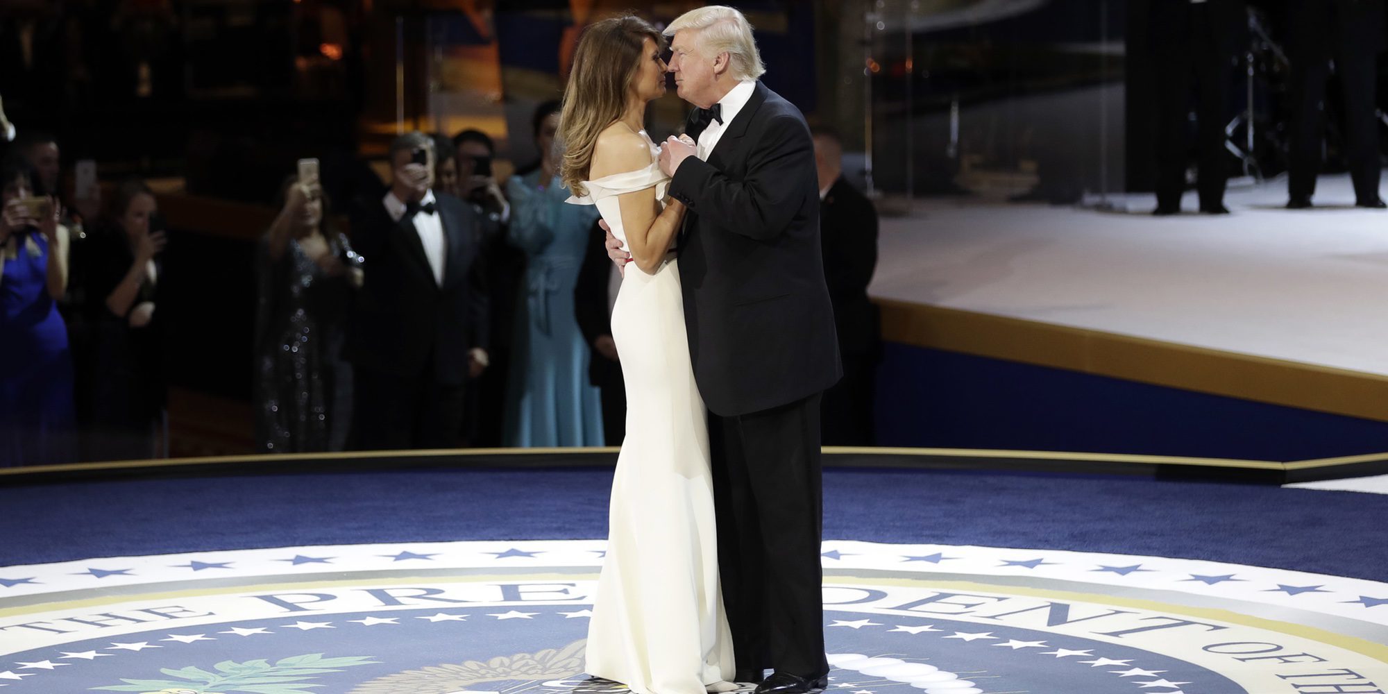 Donald y Melania Trump: amor y complicidad durante el baile inaugural de la presidencia