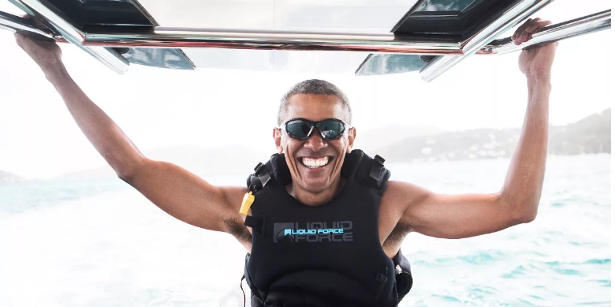 Barack Obama se divierte con su amigo Richard Branson practicando deportes acuáticos