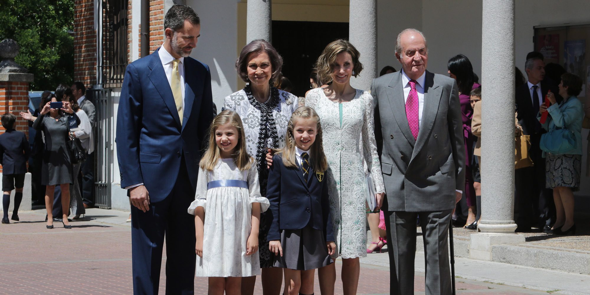 Los curiosos regalos que los Reyes Felipe y Letizia, Leonor y Sofía y los Reyes Eméritos recibieron en 2016