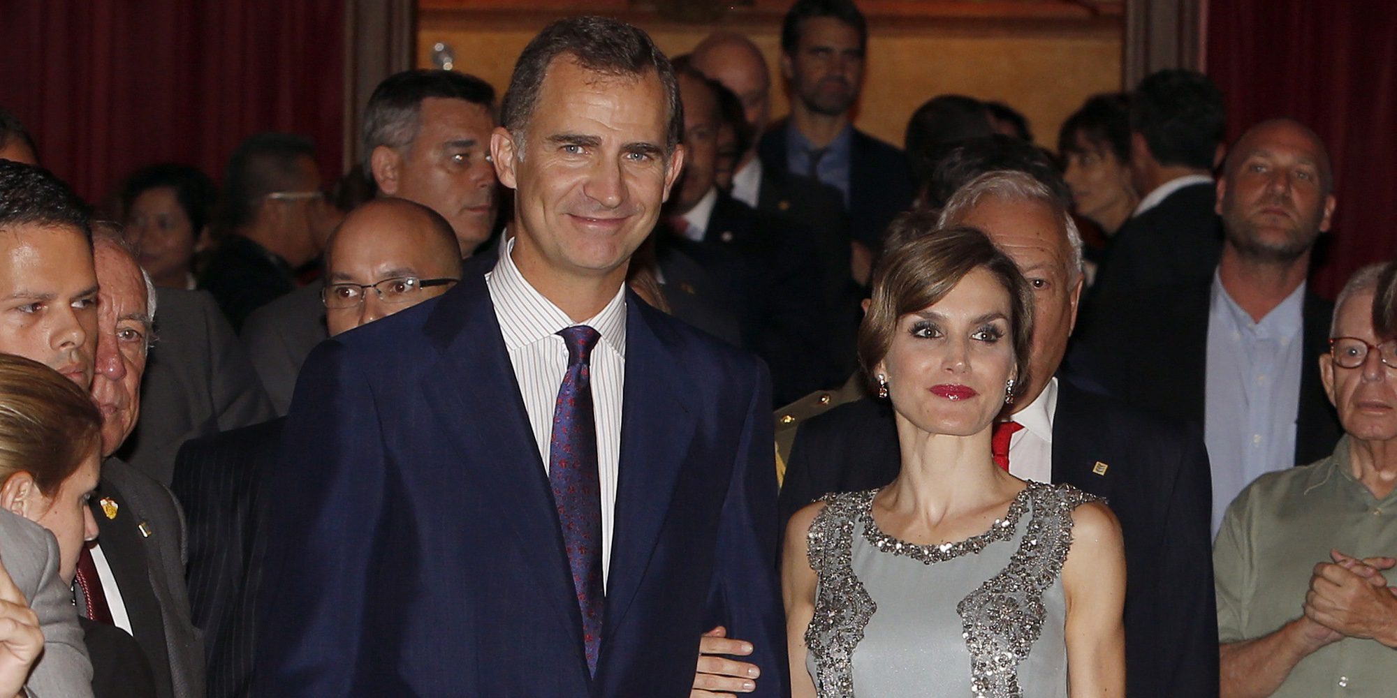 El divertido sábado de los Reyes Felipe y Letizia: monólogo nocturno y paseo por Madrid