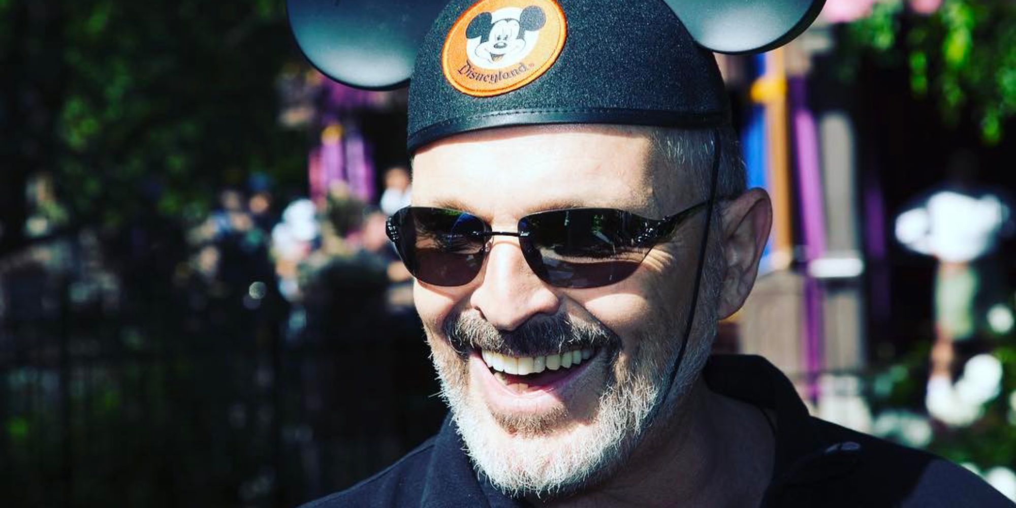 Miguel Bosé publica la primera foto con sus cuatro hijos en Disneyland