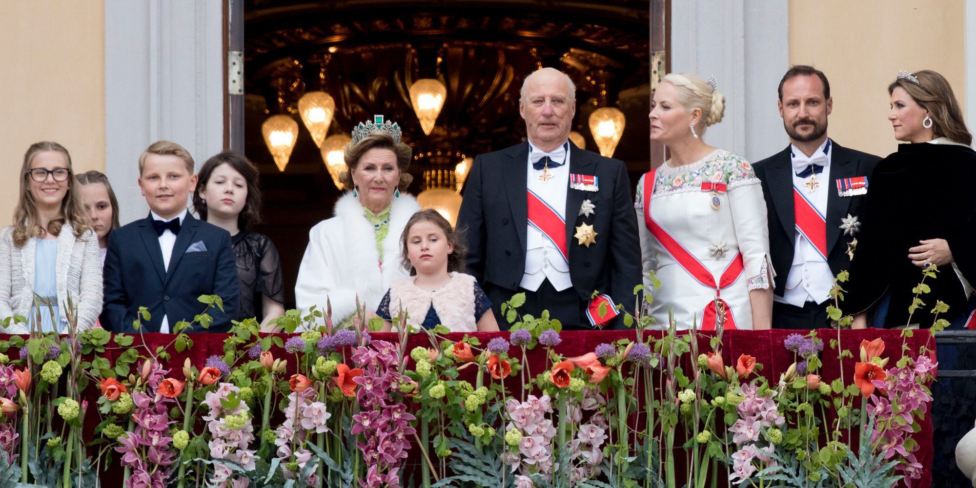 Saludos, reencuentros y una cena de gala: Harald y Sonia de Noruega celebran sus 80 años con la realeza europea