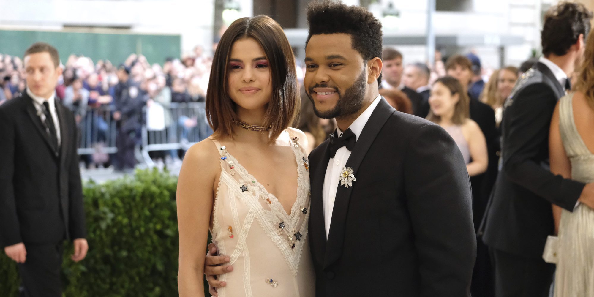 Selena Gomez, más enamorada que nunca, se lleva a toda su familia a un concierto de The Weeknd