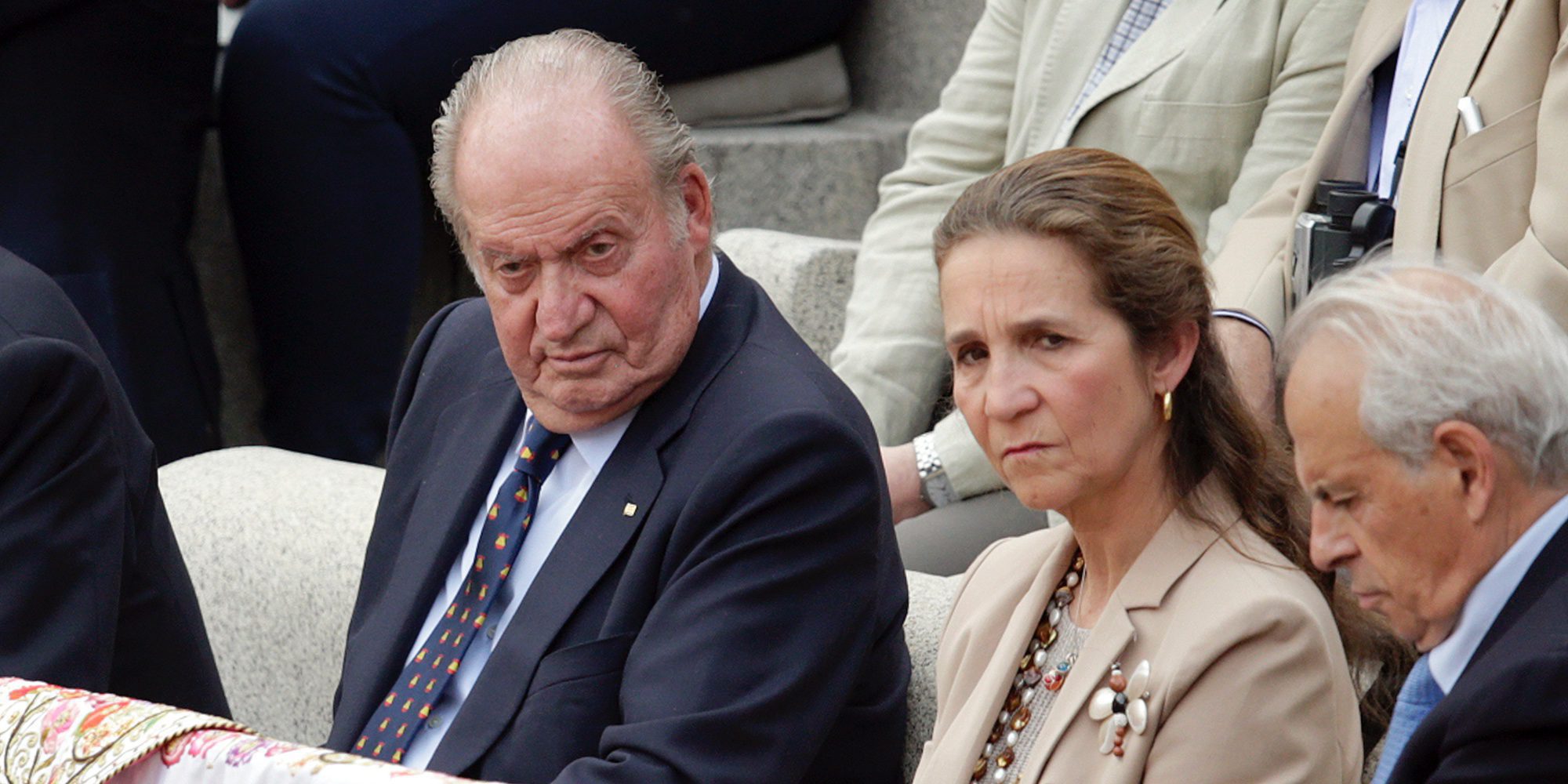 El Rey Juan Carlos, en los toros con la Infanta Elena para olvidar su aniversario con la Reina Sofía que no quiso celebrar