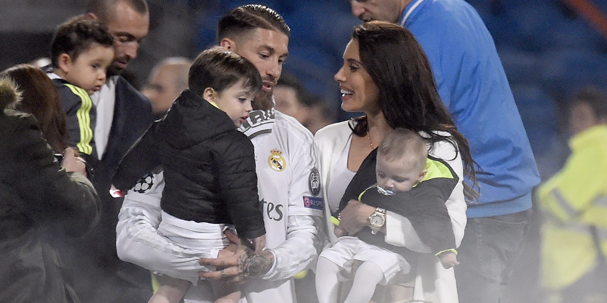 Pilar Rubio y sus hijos Sergio y Marco felicitan a Sergio Ramos por la Liga en plena polémica por los insultos a Piqué