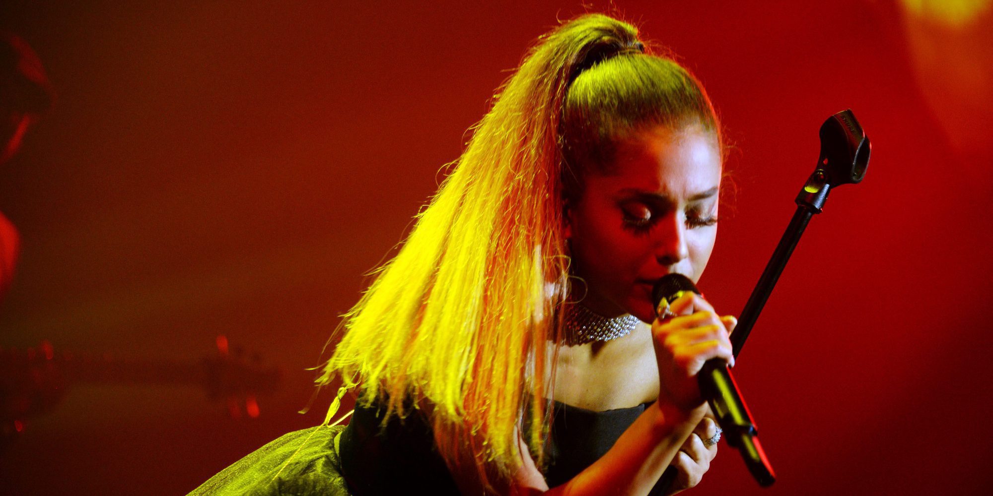 Ariana Grande, pillada entre lágrimas al volver de su concierto en Manchester