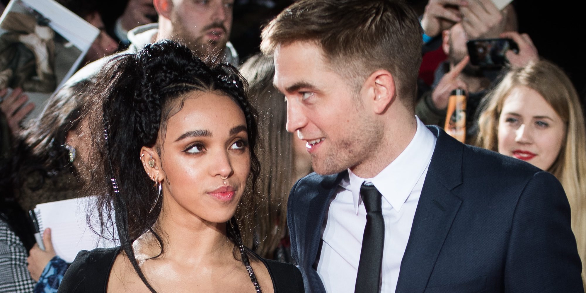 Robert Pattinson y su novia FKA Twigs se dejan ver en Cannes 2017 con una actitud muy llamativa