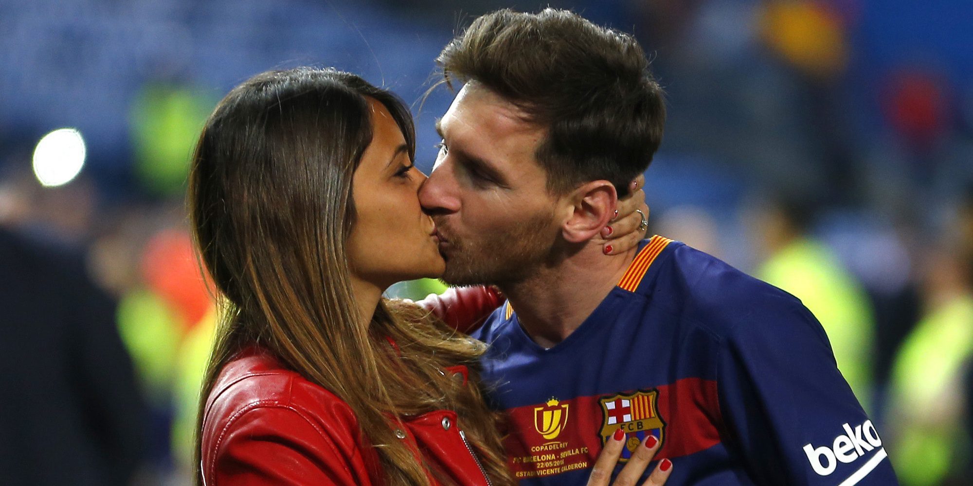 Leo Messi y Antonella Roccuzzo protagonizan el momento más romántico de la final de la Copa del Rey 2017