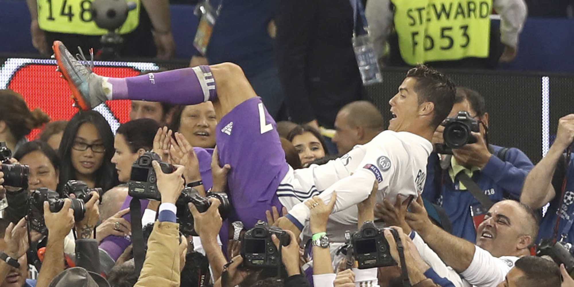 Cristiano Ronaldo celebra su éxito con los dos amores de su vida: Su hijo y Georgina Rodríguez