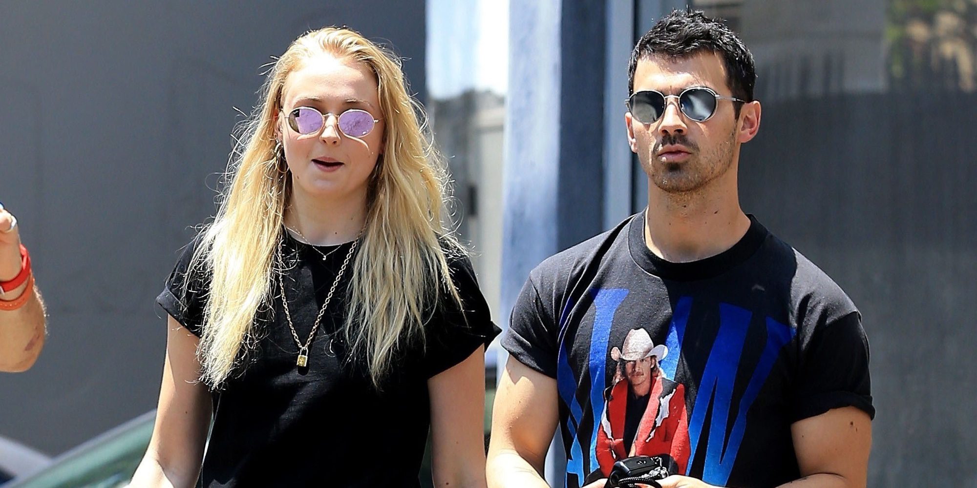 Joe Jonas y Sophie Turner, más enamorados que nunca, se divierten por las calles de Los Ángeles