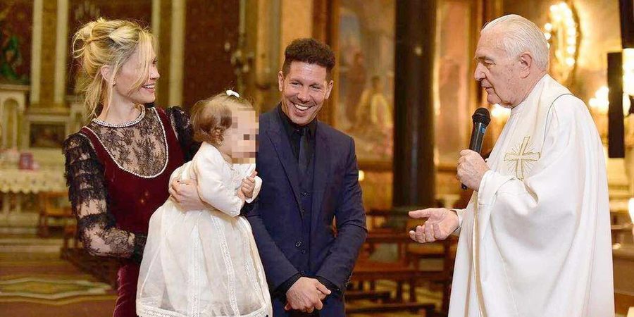 Carla Pereyra y Simeone bautizan a su hija Francesca en Buenos Aires