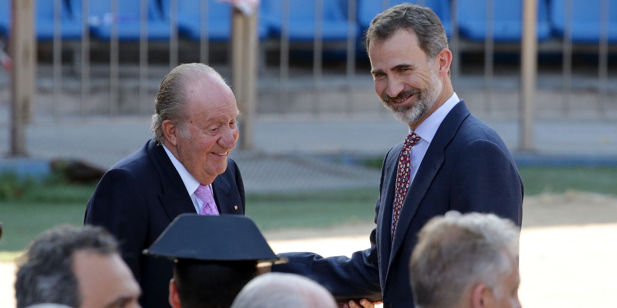 El Rey Felipe y el Rey Juan Carlos, emocionados en su despedida del Calderón: "Siempre en nuestro corazón"