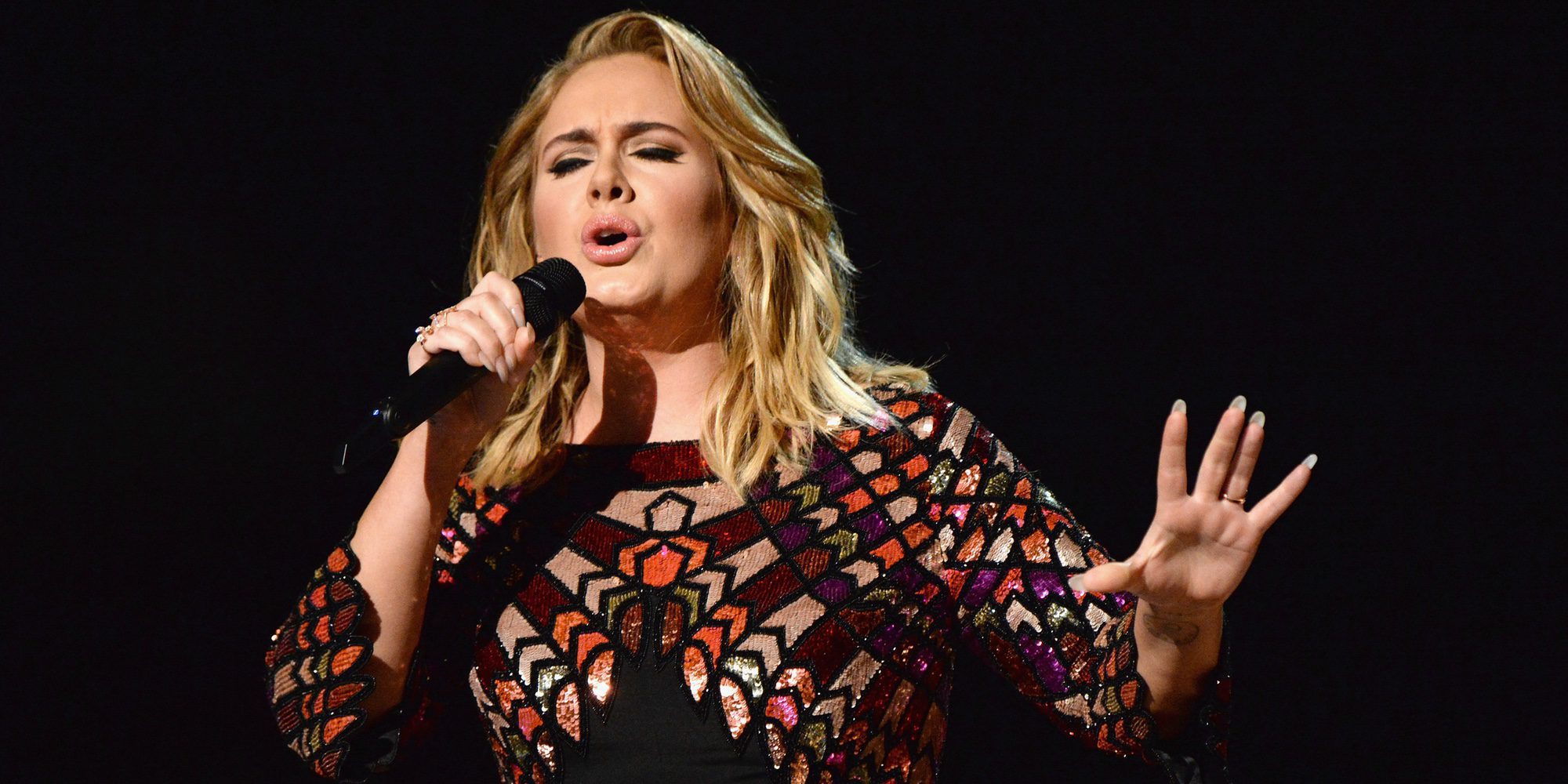Adele cancela sus dos últimos conciertos por problemas de voz y miedo escénico