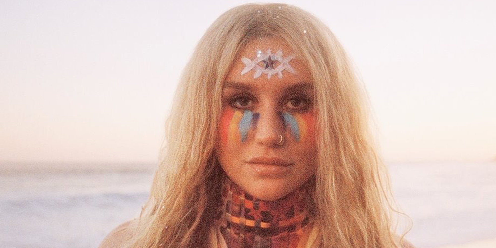 Kesha se desnuda para la portada de su nuevo disco 'Rainbow'