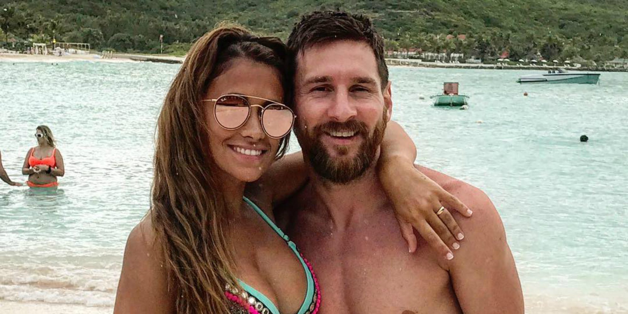 Leo Messi y Antonella Roccuzzo regresan a casa tras su idílica y familiar luna de miel