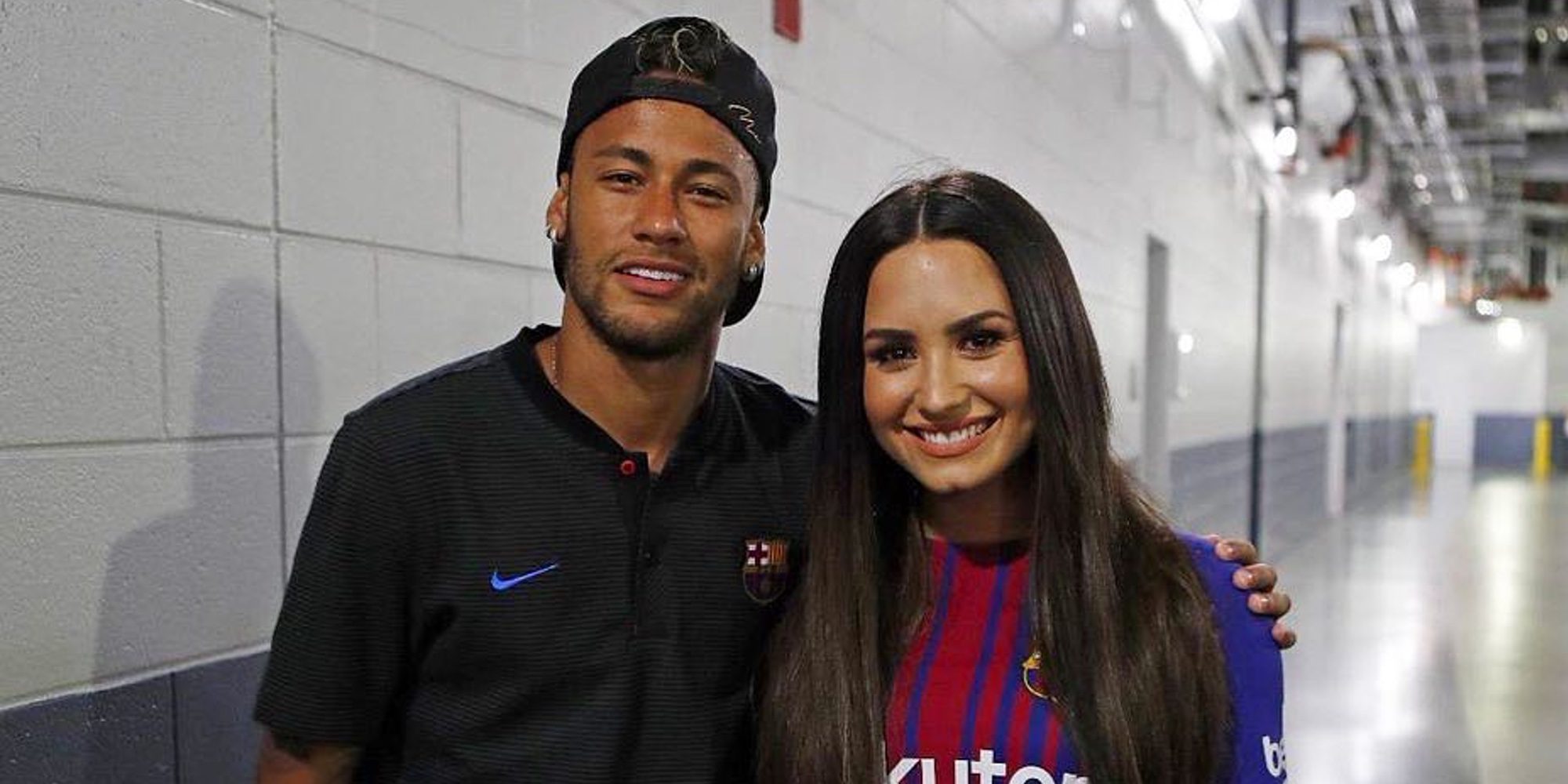 Neymar y Demi Lovato continúan con su particular tonteo antes de un partido