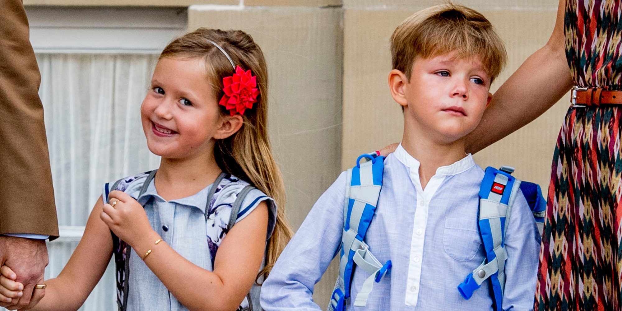 Vicente y Josefina de Dinamarca en su primer día de colegio: de las lágrimas de él a la alegría de ella