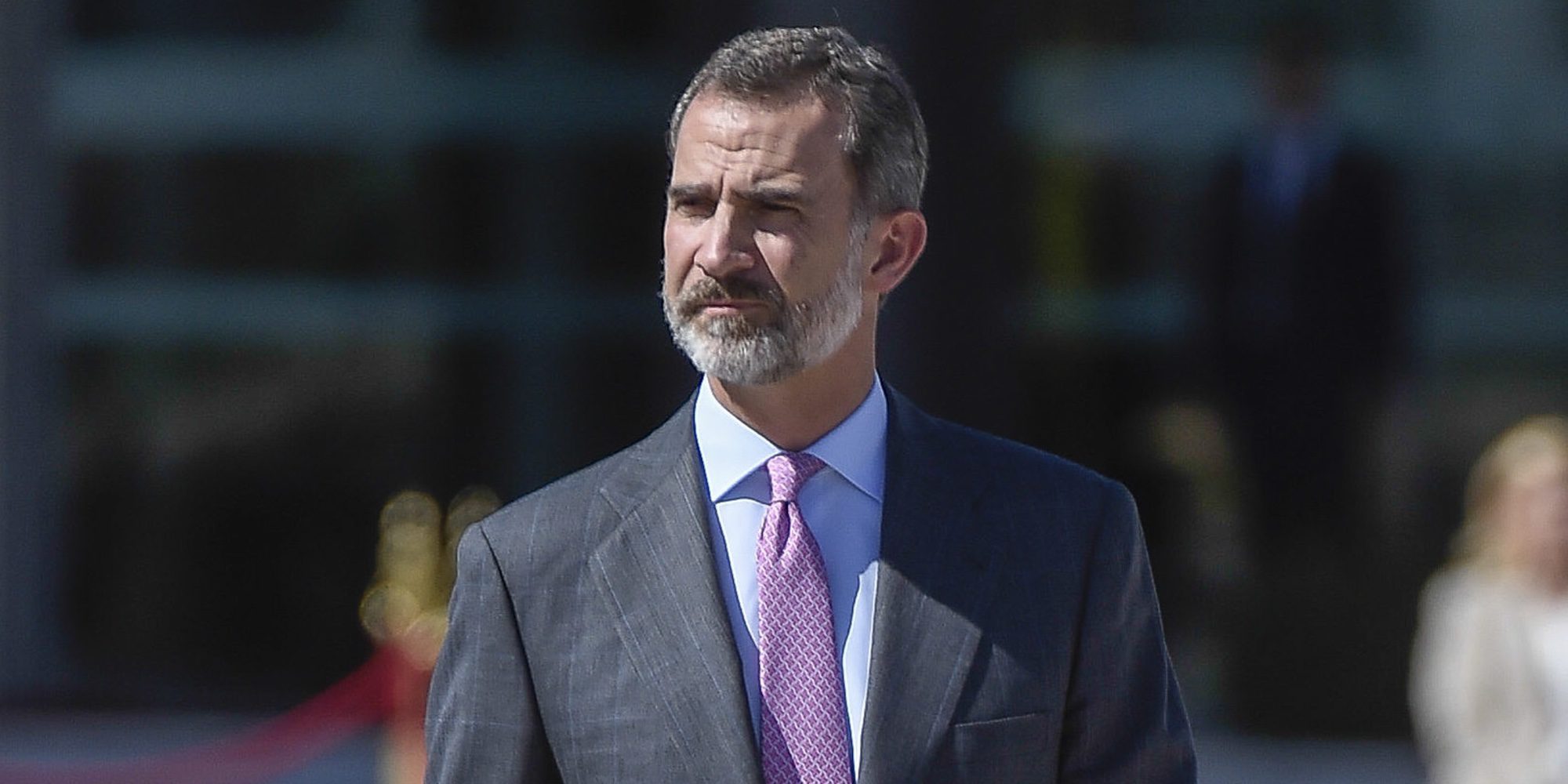 El Rey Felipe interrumpe sus vacaciones privadas para homenajear a las víctimas del atentado de Barcelona