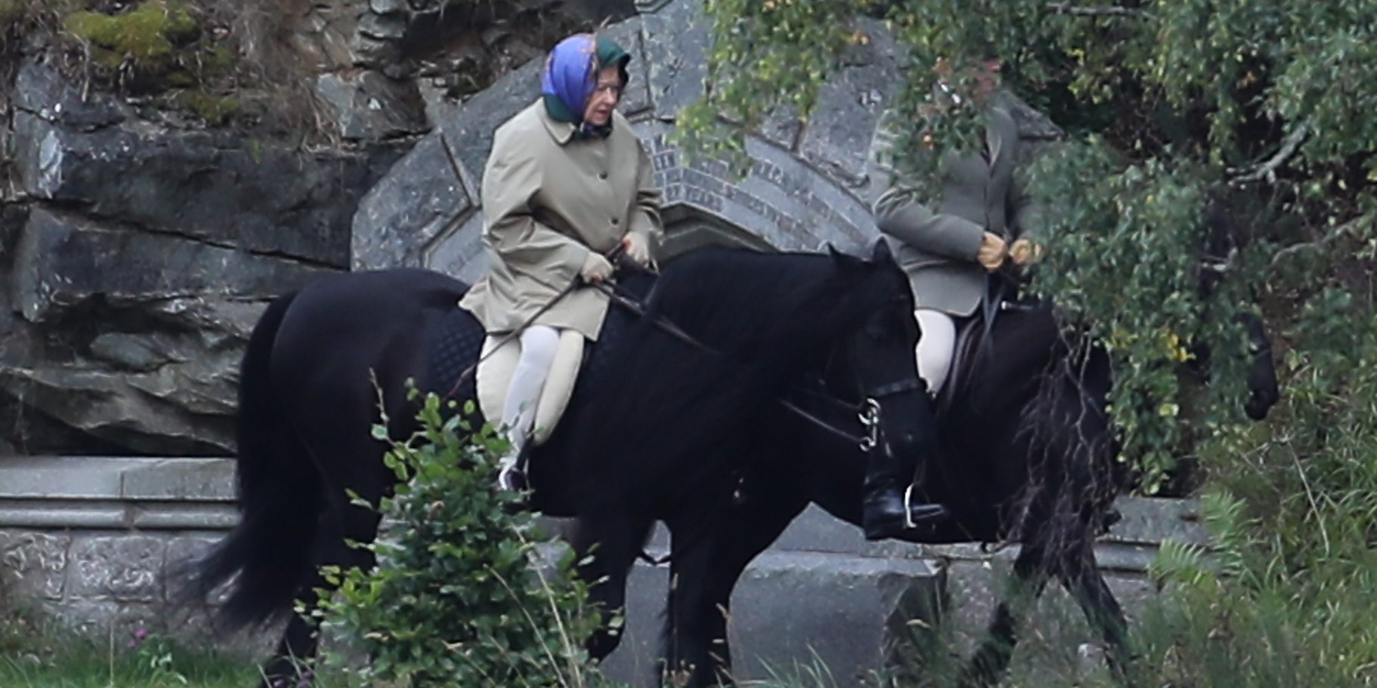 La Reina Isabel, toda una amazona montando a caballo a sus 91 años