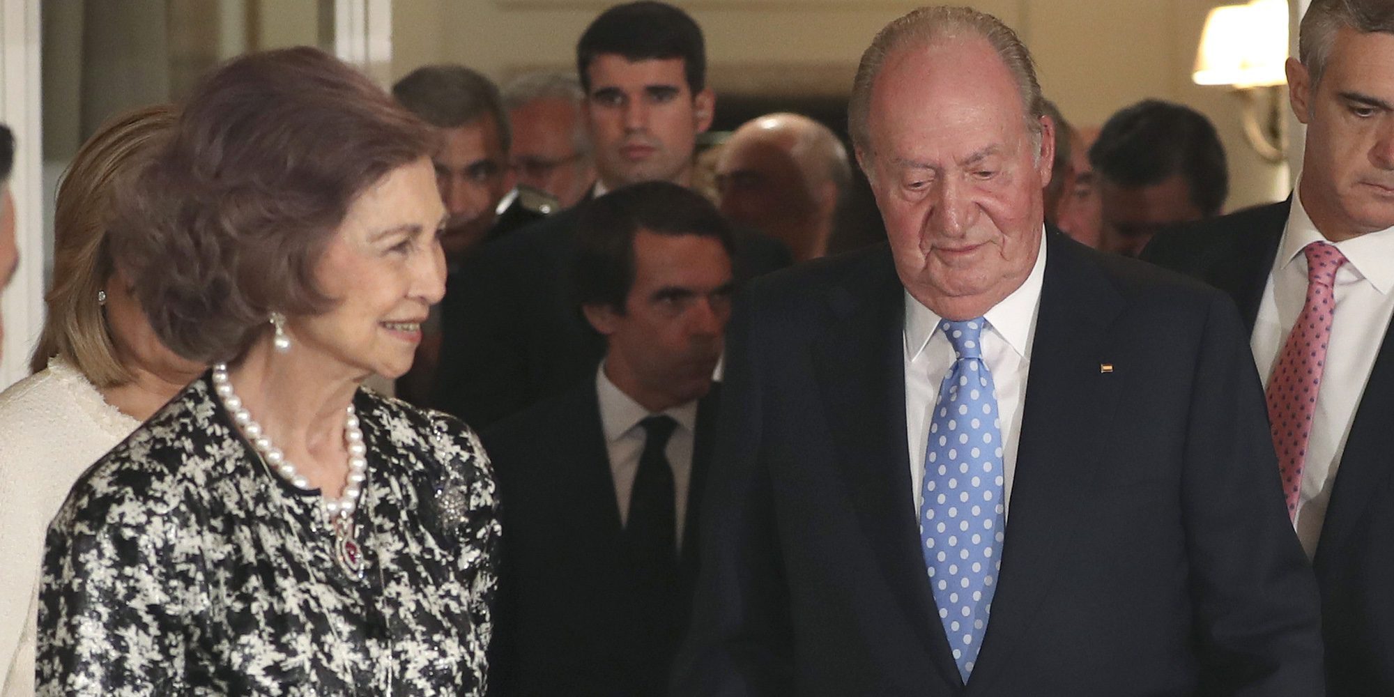 Los Reyes Juan Carlos y Sofía, distantes pero correctos en su primer acto oficial tras la reaparición de Marta Gayá