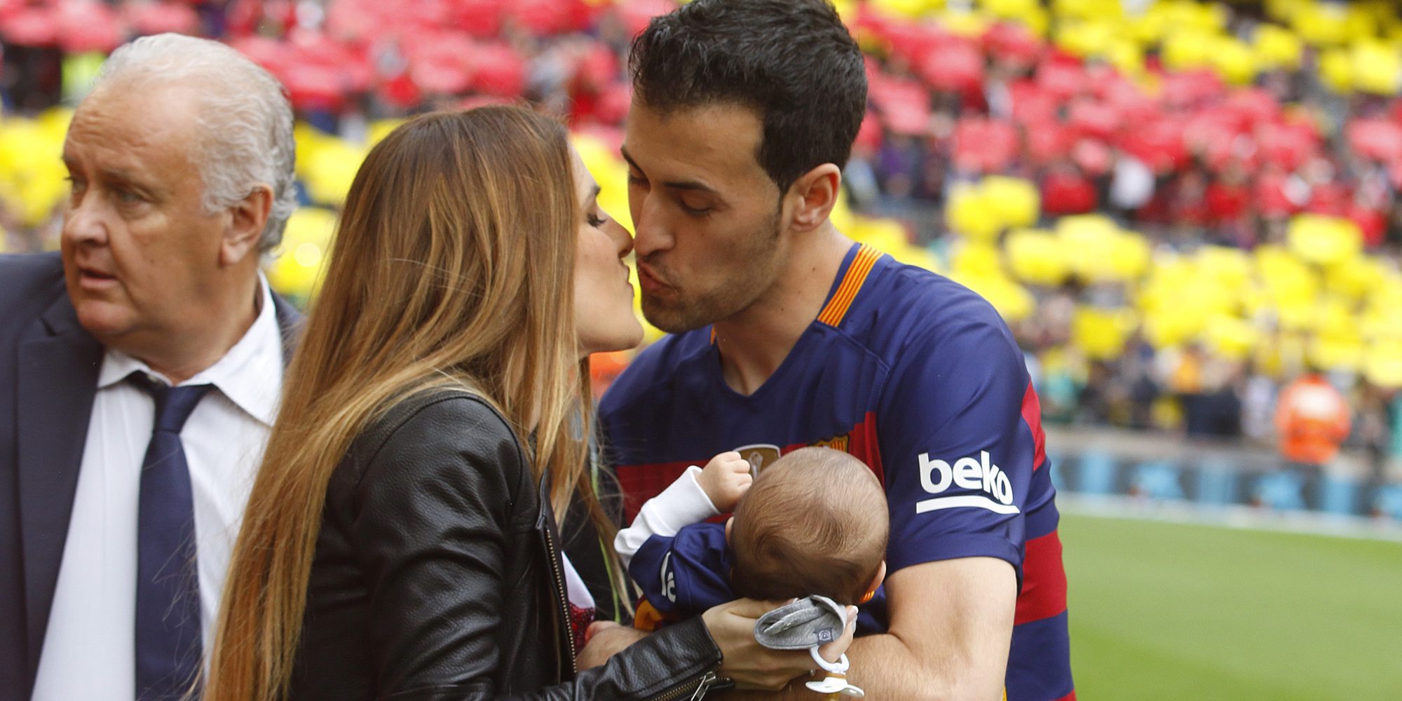 La tierna imagen de Sergio Busquets y Elena Galera con su hijo Enzo