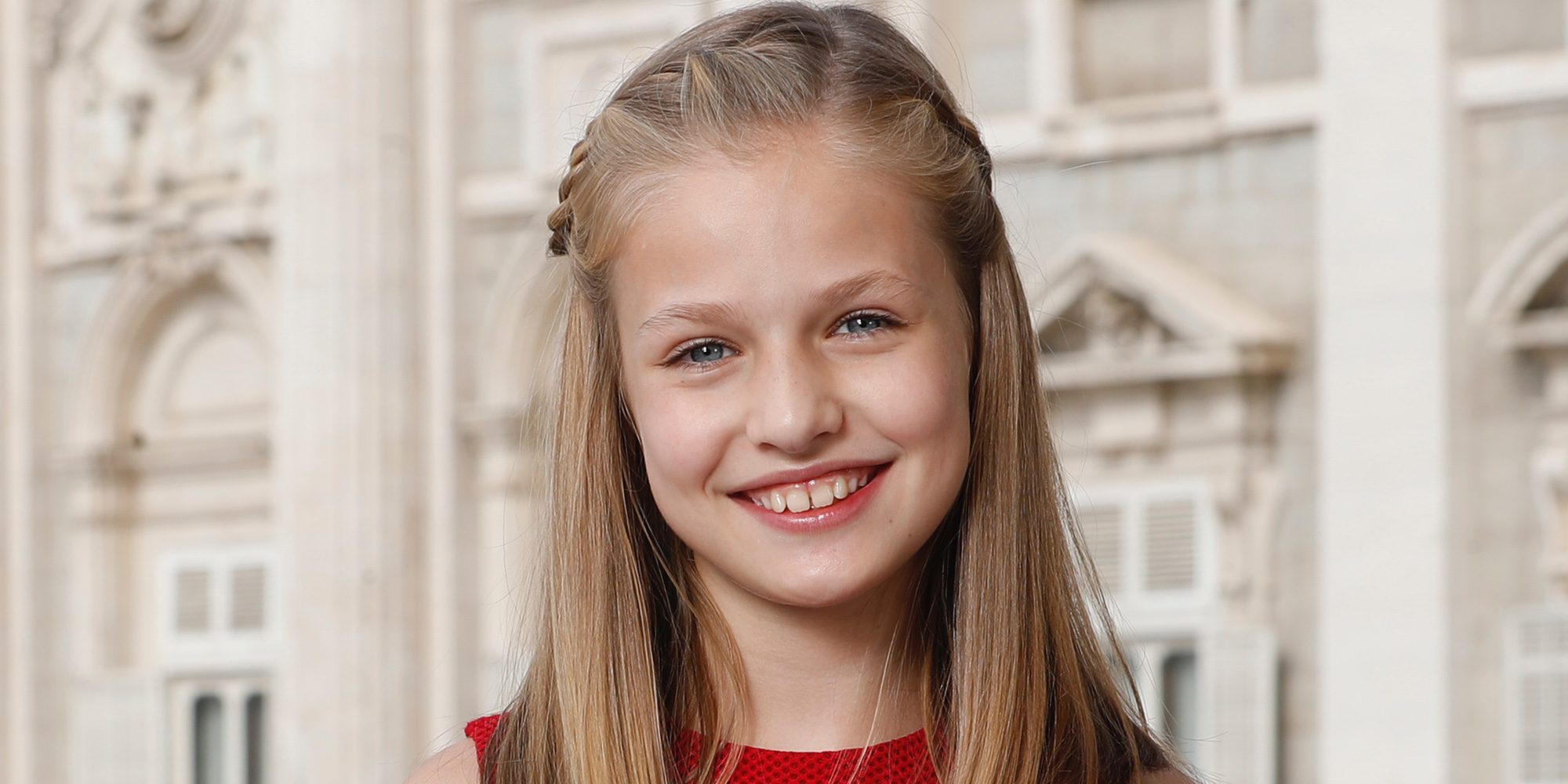 La Princesa Leonor estrena su primer retrato oficial en solitario a los 12 años