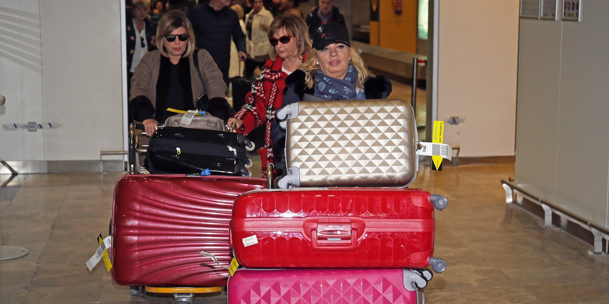 Carmen Borrego, Terelu y María Teresa Campos vuelven de Nueva York rodeadas de misterio y de maletas