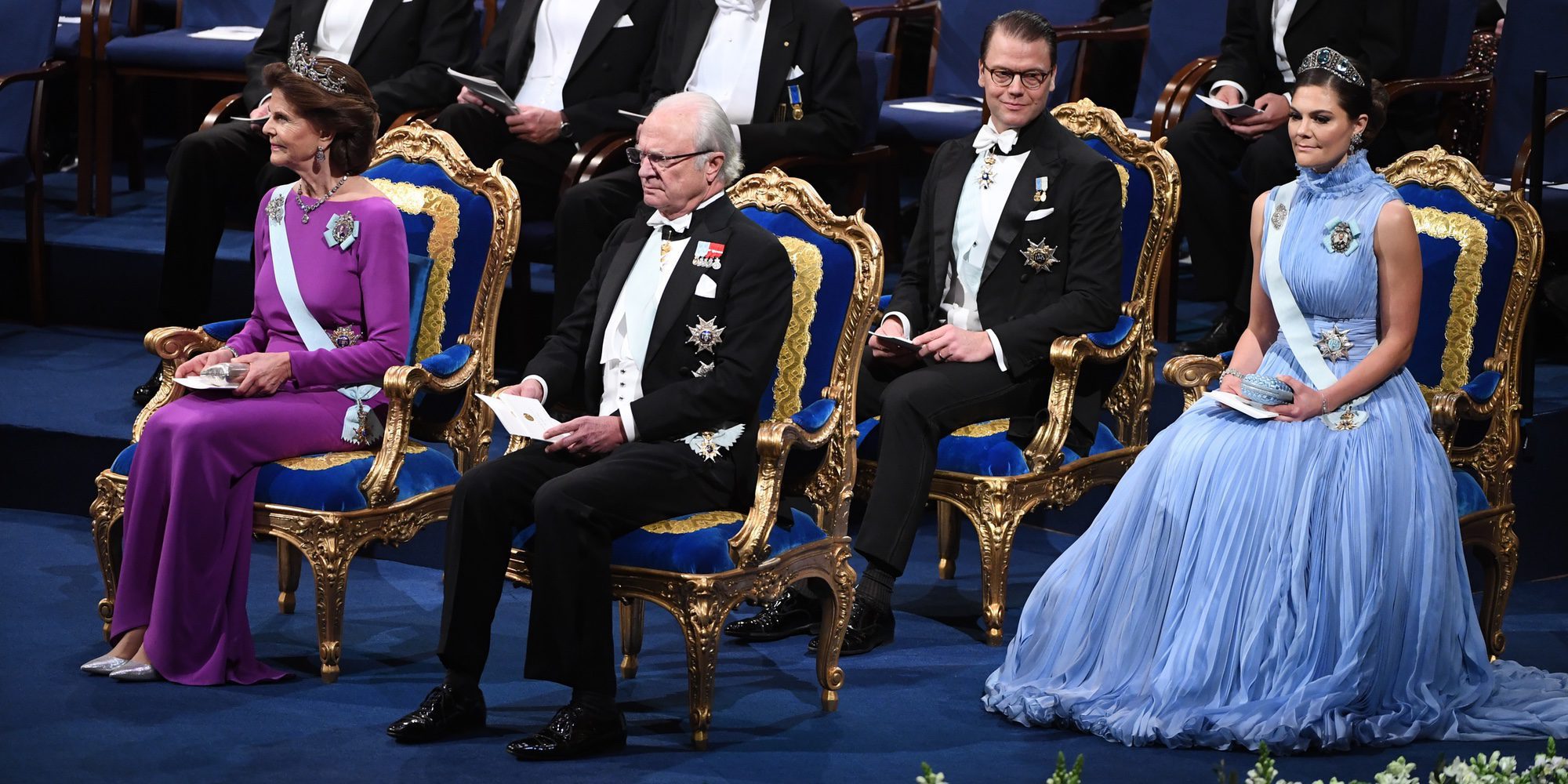 Victoria de Suecia disfruta de los Premios Nobel 2017 vestida de azul como una princesa de cuento
