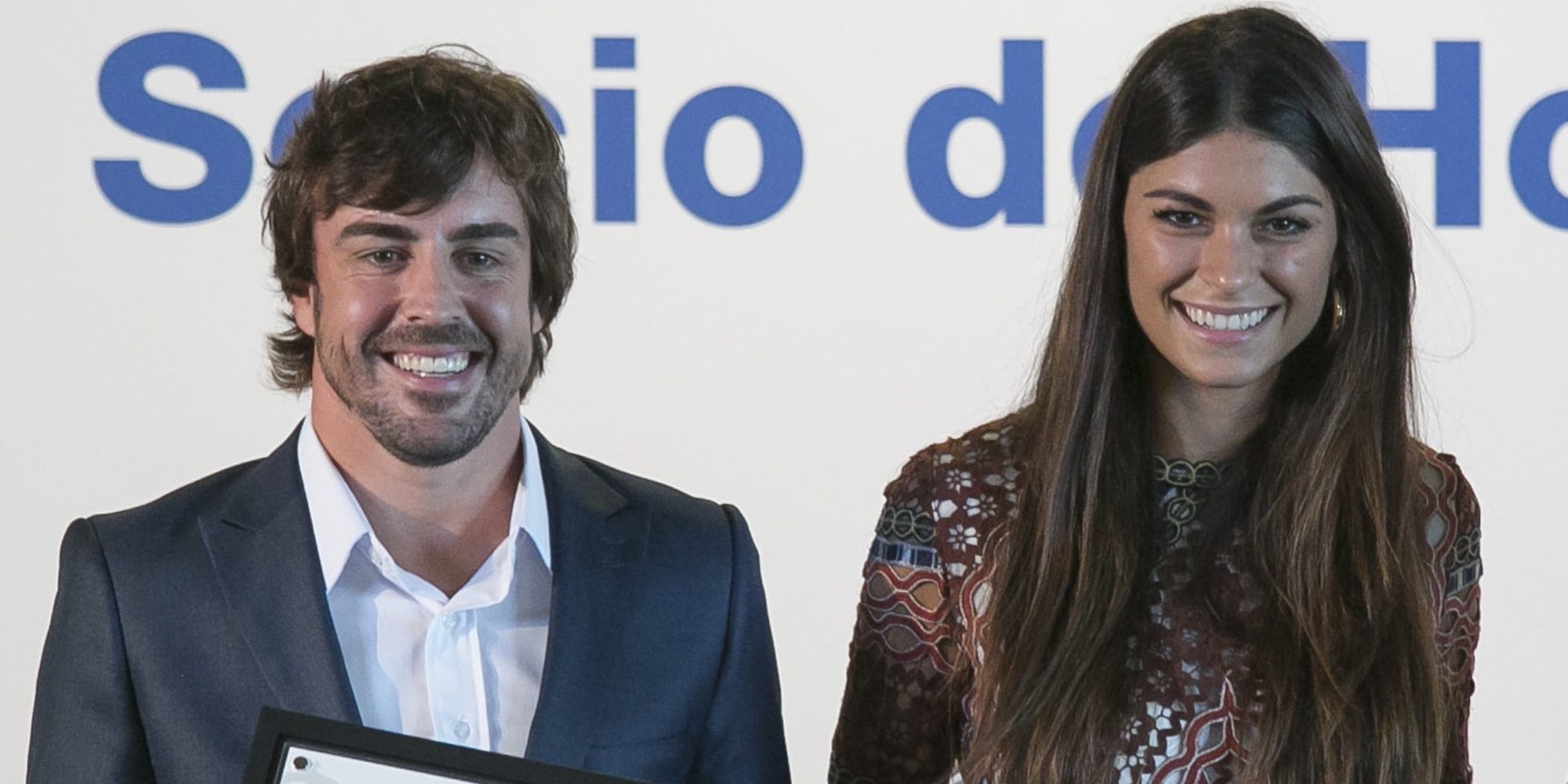 Linda Morselli y Fernando Alonso dan la bienvenida a 2018 muy enamorados