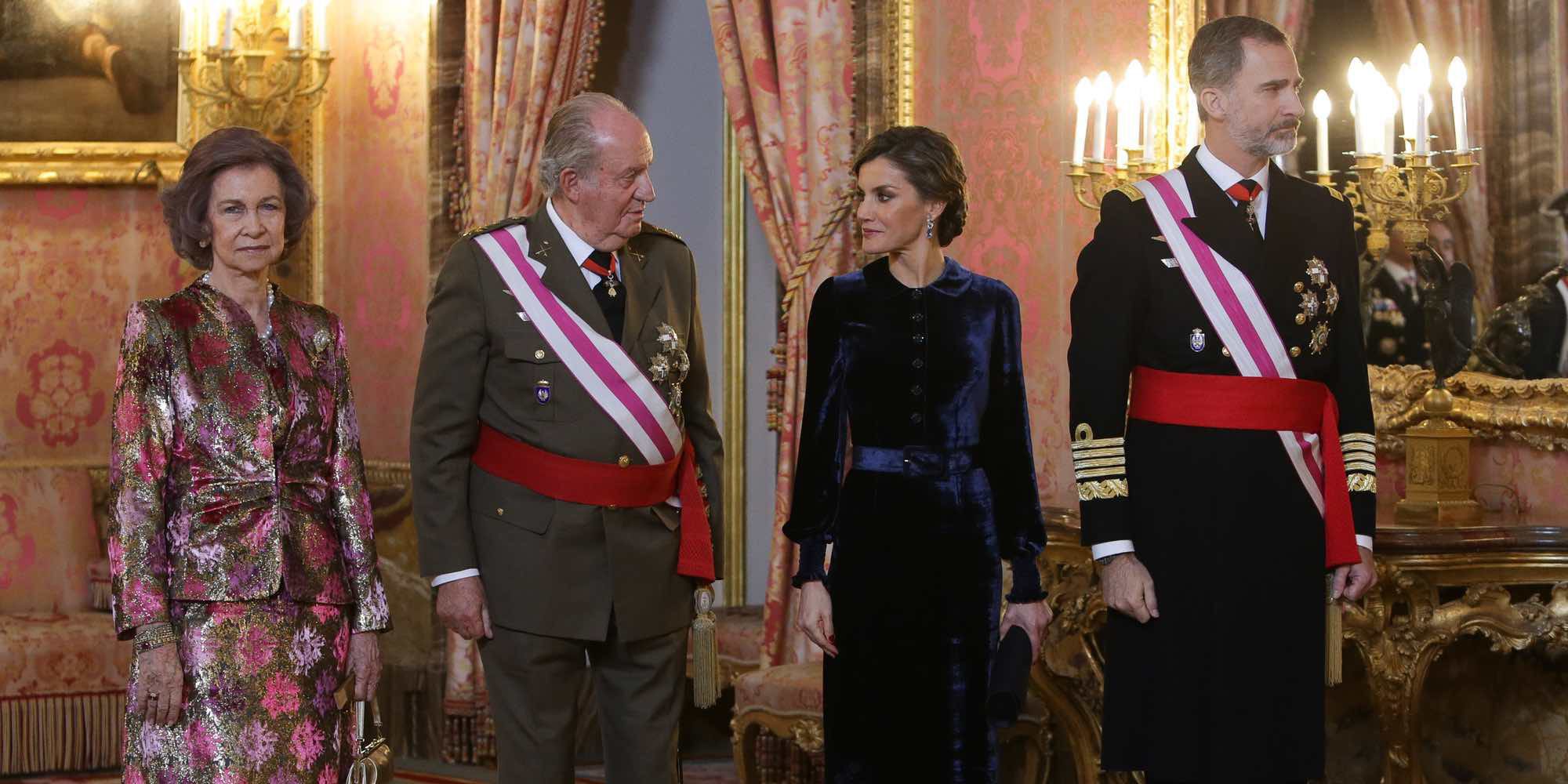 El Rey Felipe agradece al Rey Juan Carlos "tantos años de servicio leal a España" en la Pascua Militar 2018