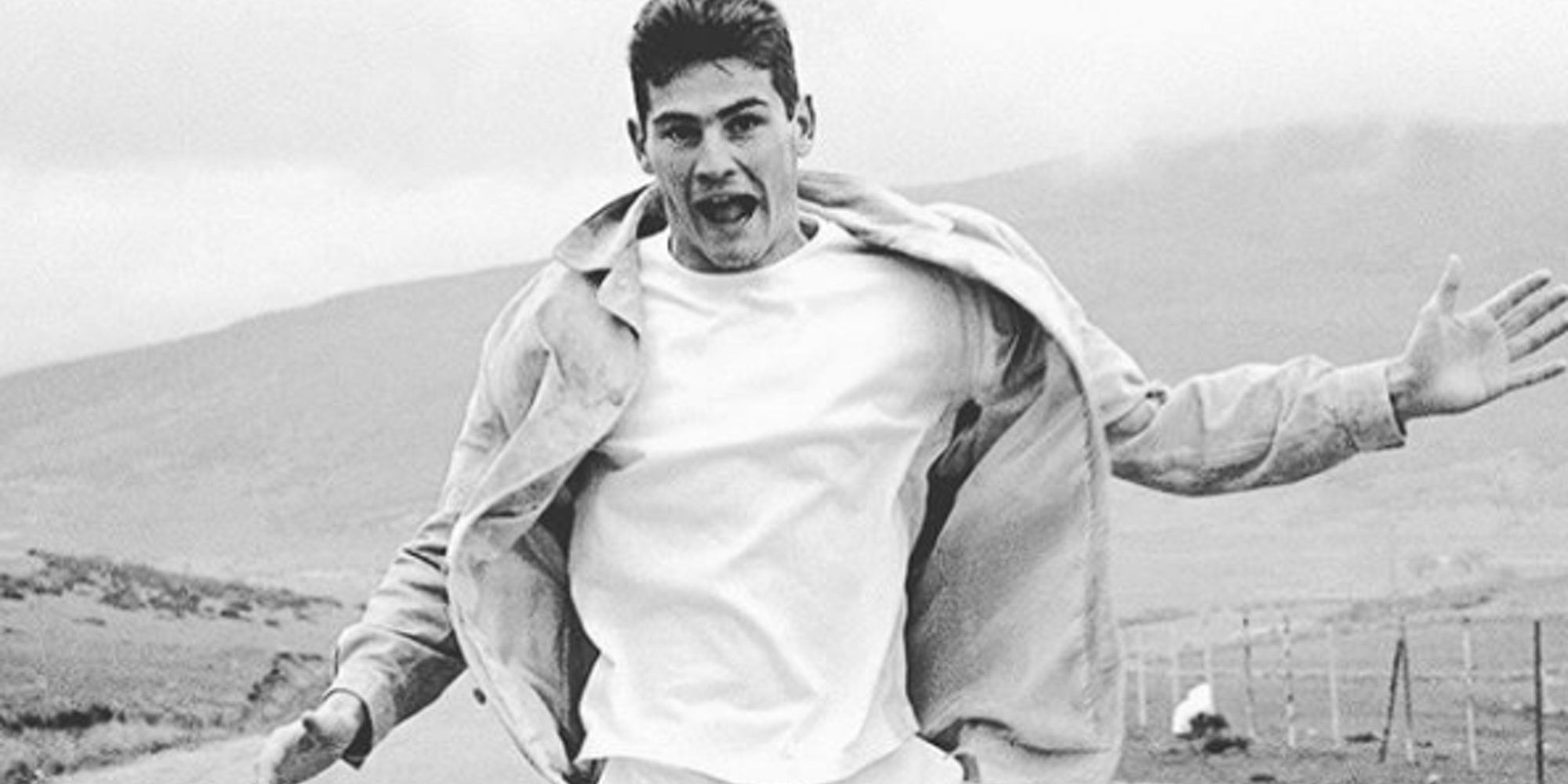 Iker Casillas se pone nostálgico y Sara Carbonero le sigue el juego publicando una imagen de su adolescencia