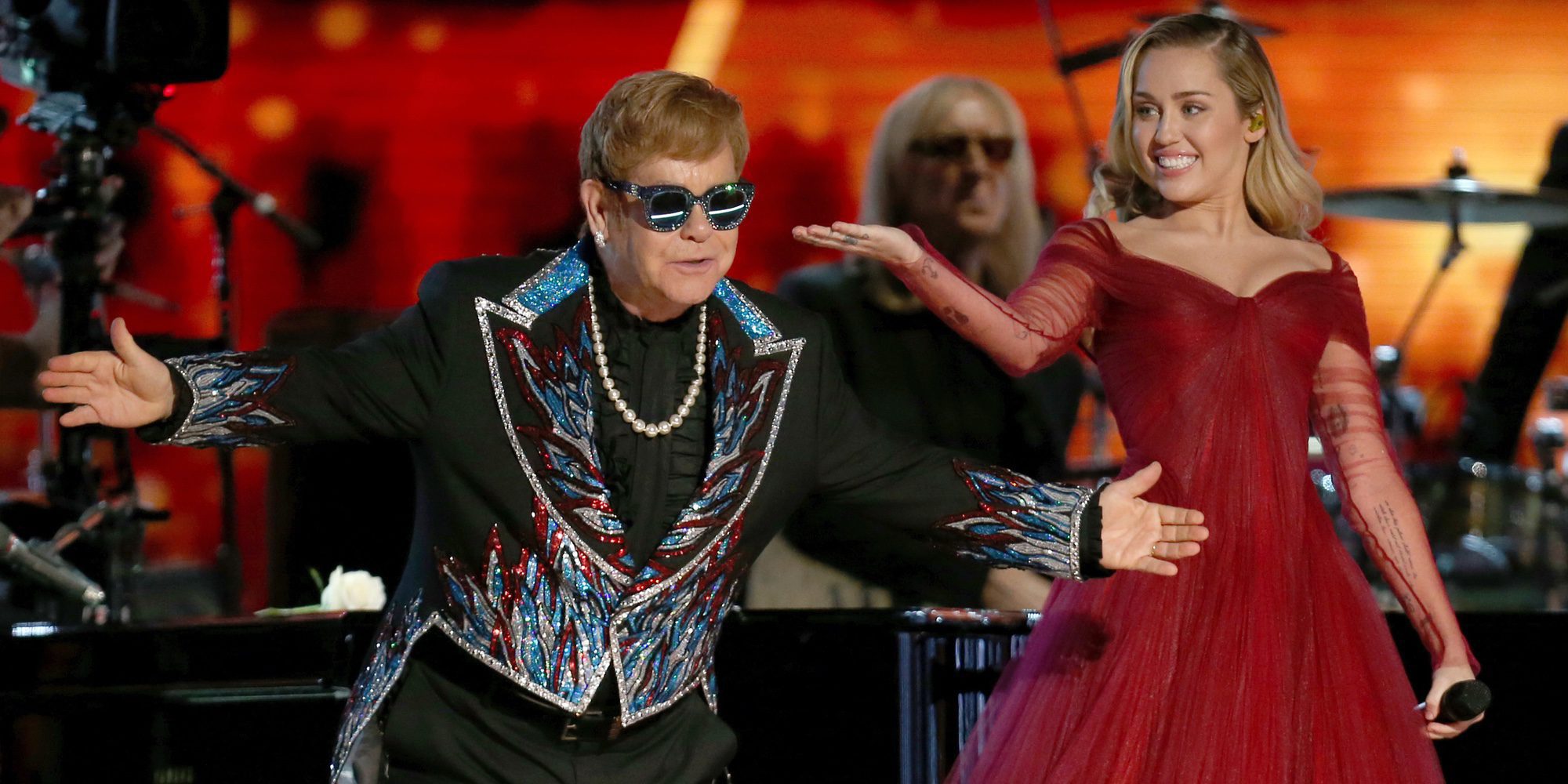 La espectacular actuación de Elton John y Miley Cyrus en los Grammy 2018