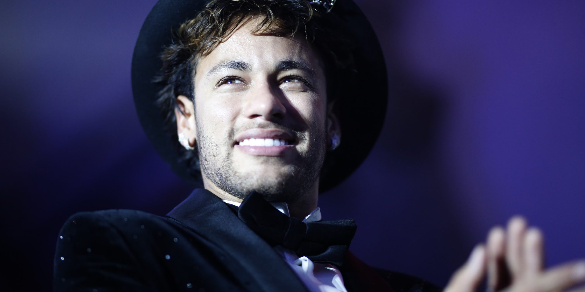 Maluma hace llorar de emoción a Neymar en su macrofiesta por su 26 cumpleaños