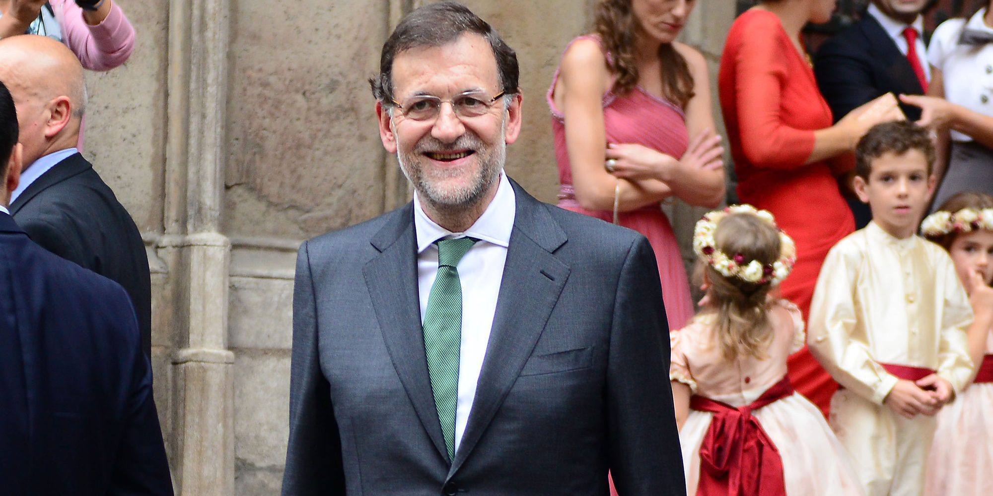Mariano Rajoy lo da todo bailando al son de 'Mi gran noche' de Raphael en una boda