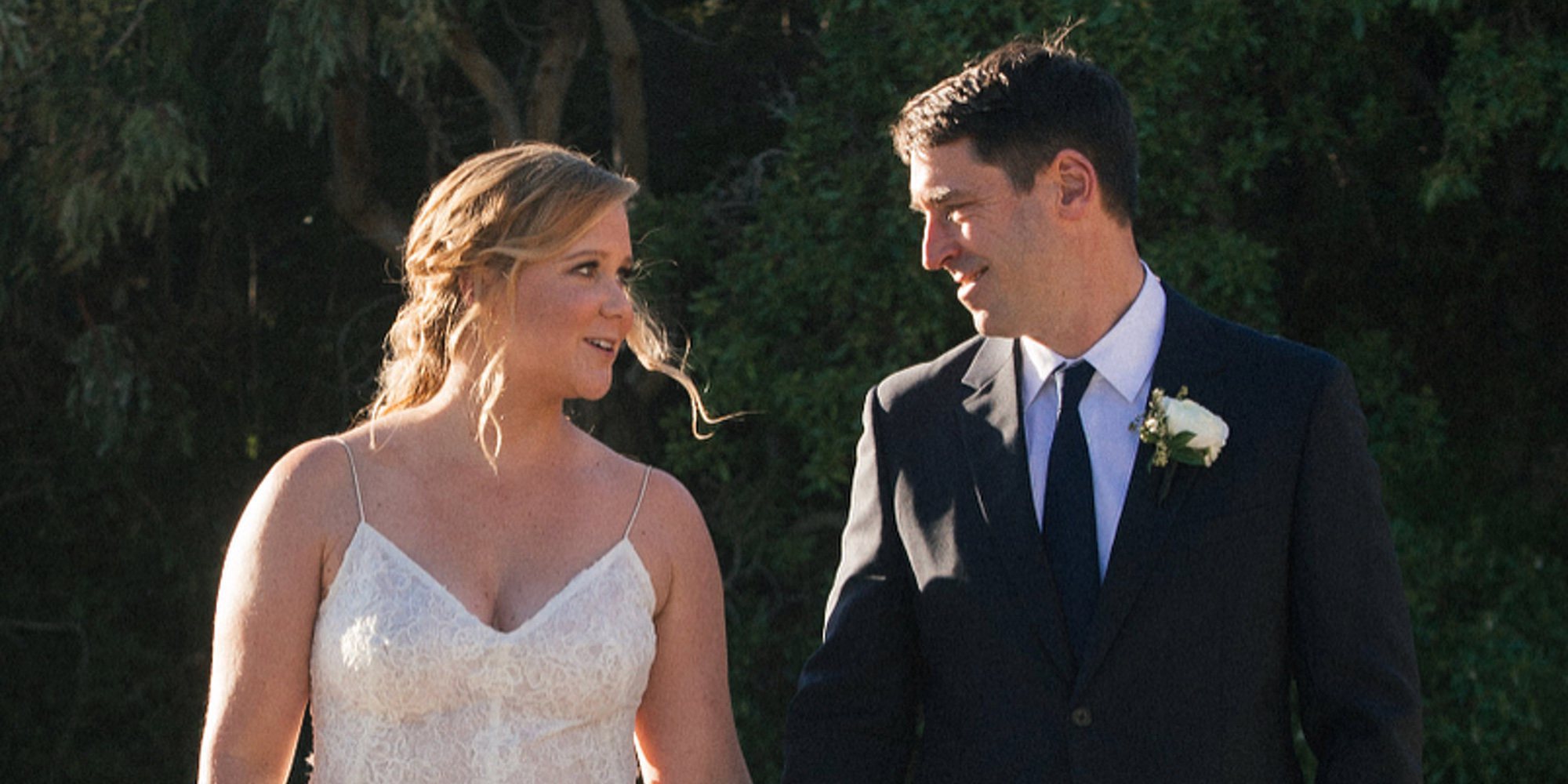 Amy Schumer se casa con el chef Chris Fischer en una ceremonia privada en Malibú