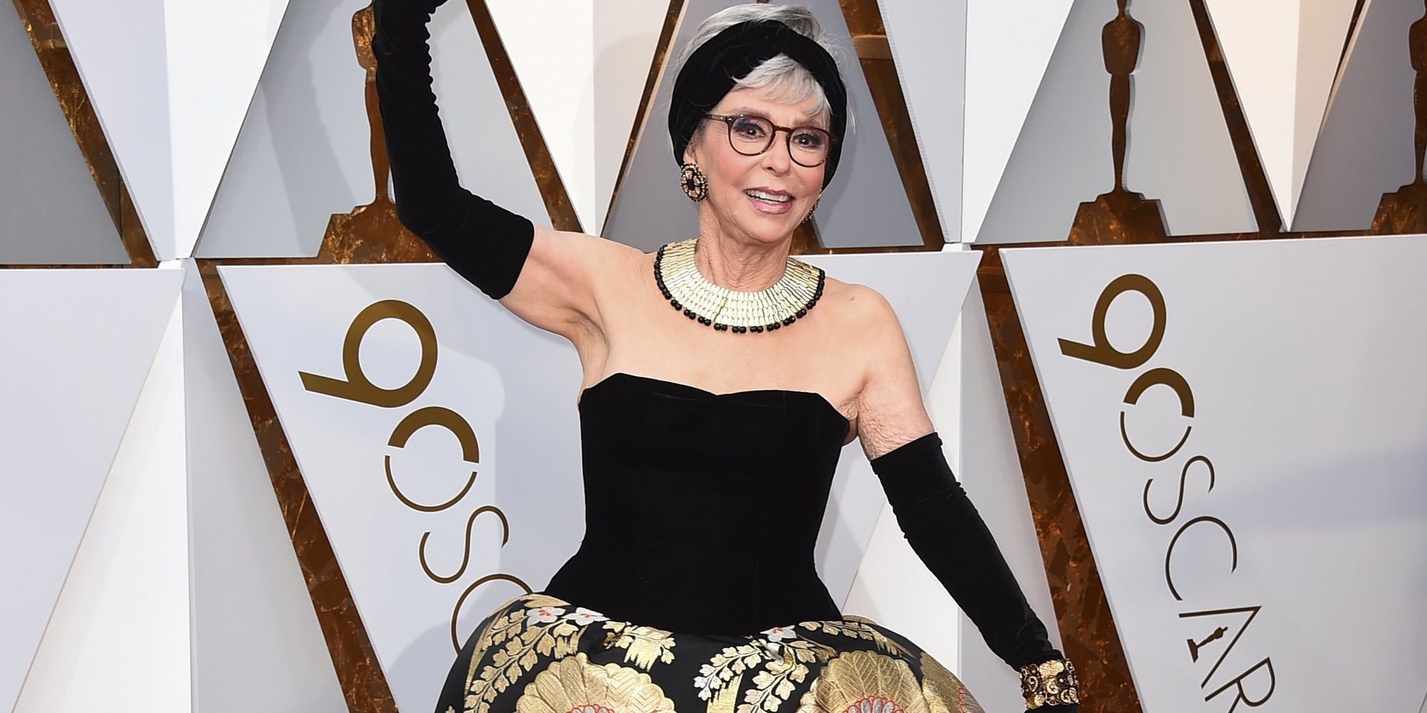 Rita Moreno, la reina del reciclaje: aparece en los Oscar 2018 con el vestido que llevó en los Oscar 1962