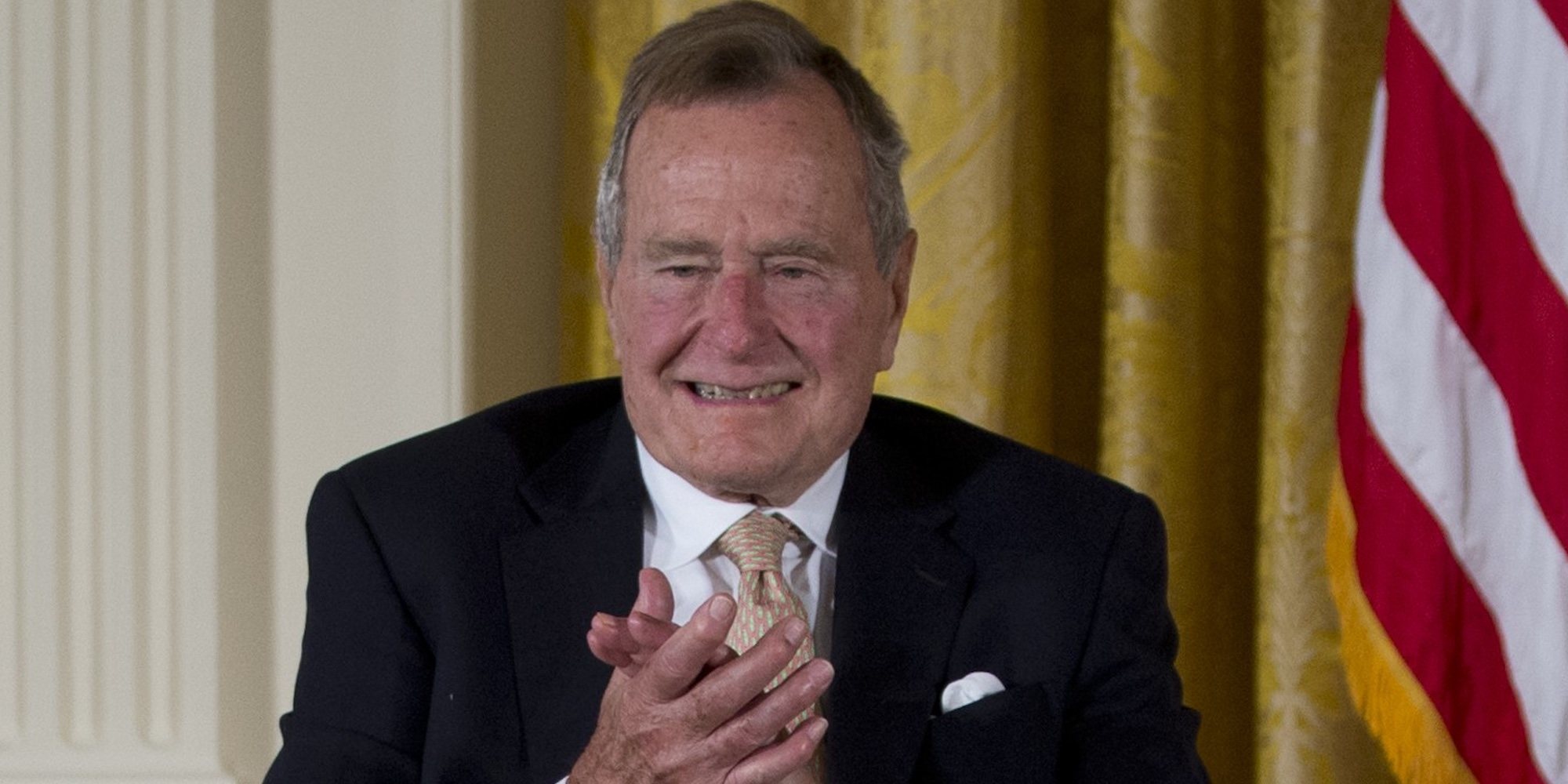 George Bush ingresa en el hospital después de la muerte de su mujer