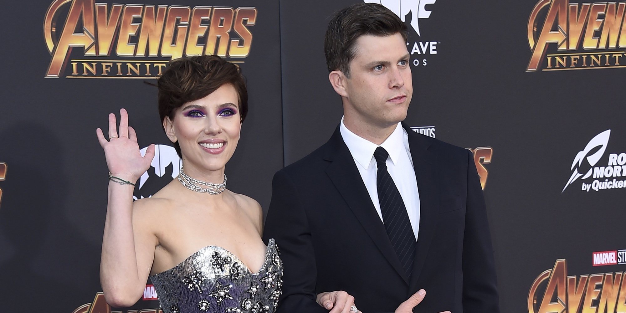 Scarlett Johansson y Colin Jost brillan en su debut como pareja sobre la alfombra roja