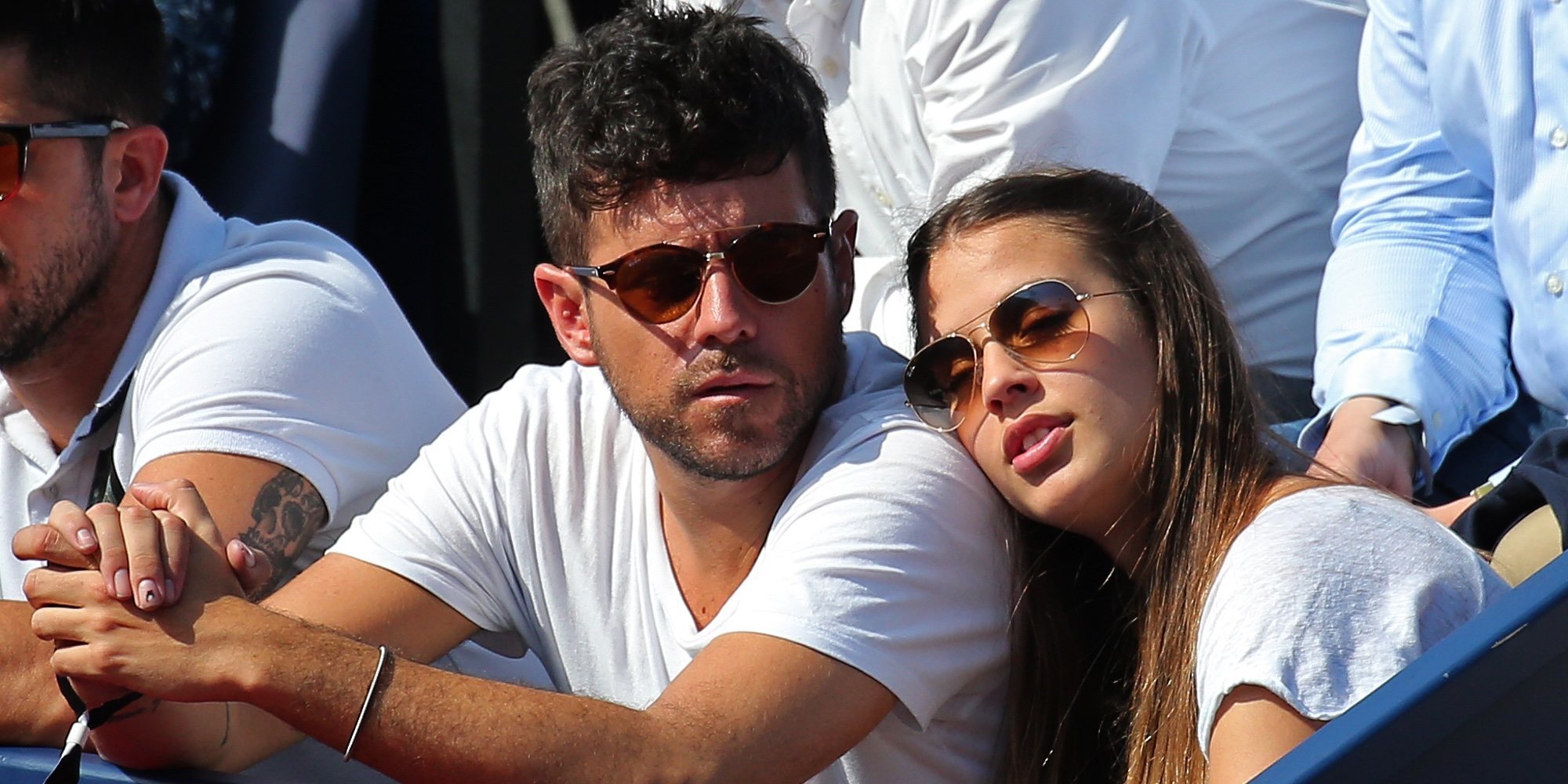 Pablo López y su novia Claudia Nieto ya no esconden su relación muy tiernos en el Torneo Godó