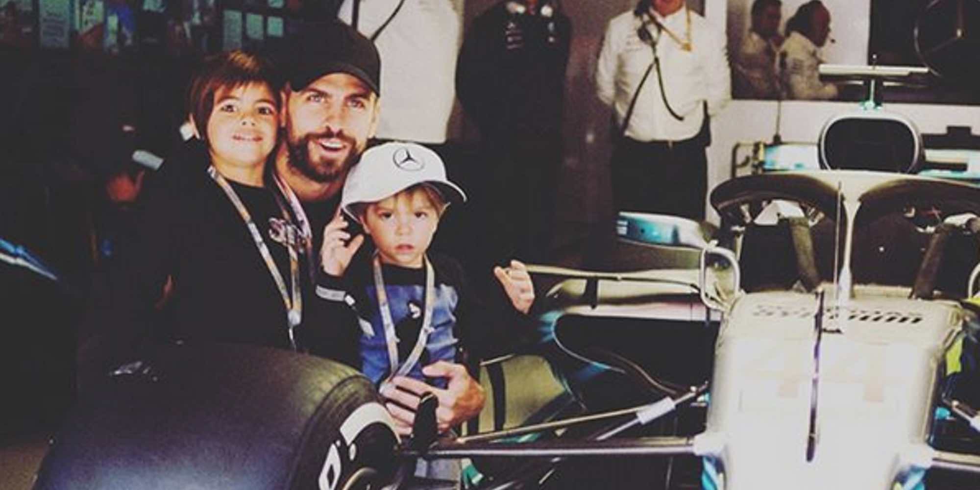 Milan se convierte en piloto de Fórmula Uno bajo la atenta mirada de su padre Gerard Piqué y su hermano Sasha