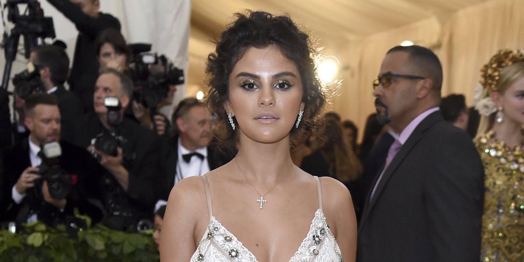 Selena Gomez responde a las críticas por su falso bronceado en la Met Gala 2018