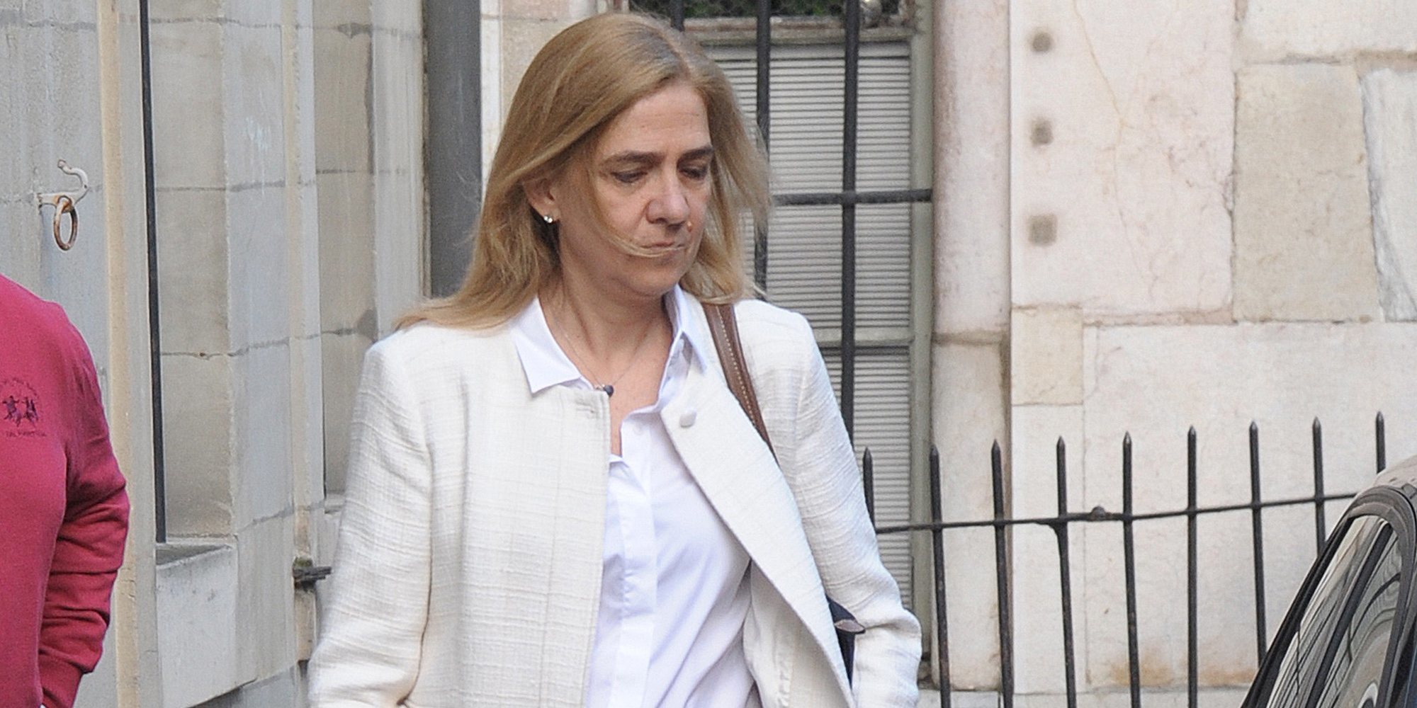La Infanta Cristina reaparece seria y cabizbaja tras conocer la sentencia del Supremo que condena a Iñaki Urdangarin