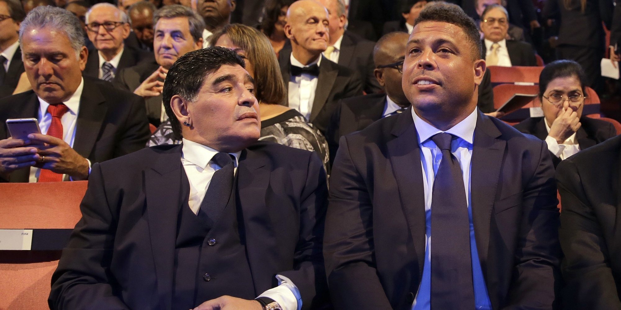 El desmedido show de Maradona con peineta incluida en Rusia tras la victoria de Argentina en el Mundial