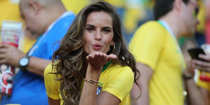 Izabel Goulart apoya a Brasil mientras su novio es eliminado con Alemania del Mundial
