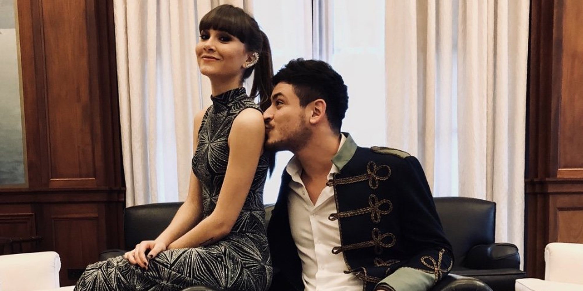 Aitana y Cepeda confirman su relación con un romántico beso en el concierto de 'Operación Triunfo 2017'