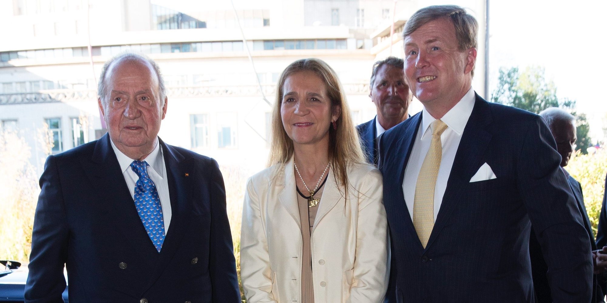 El Rey Juan Carlos y la Infanta Elena olvidan su dolor compartido gracias a Guillermo Alejandro de Holanda