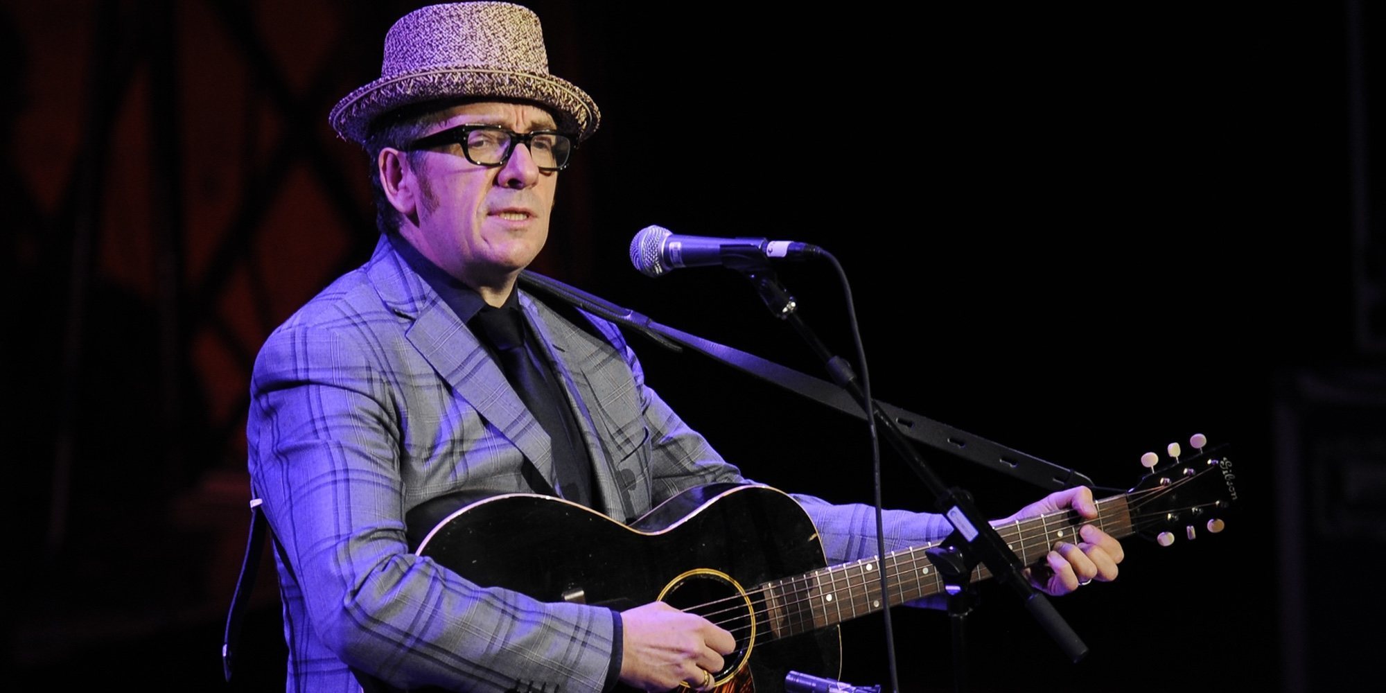 Elvis Costello cancela su gira por un "cáncer agresivo"