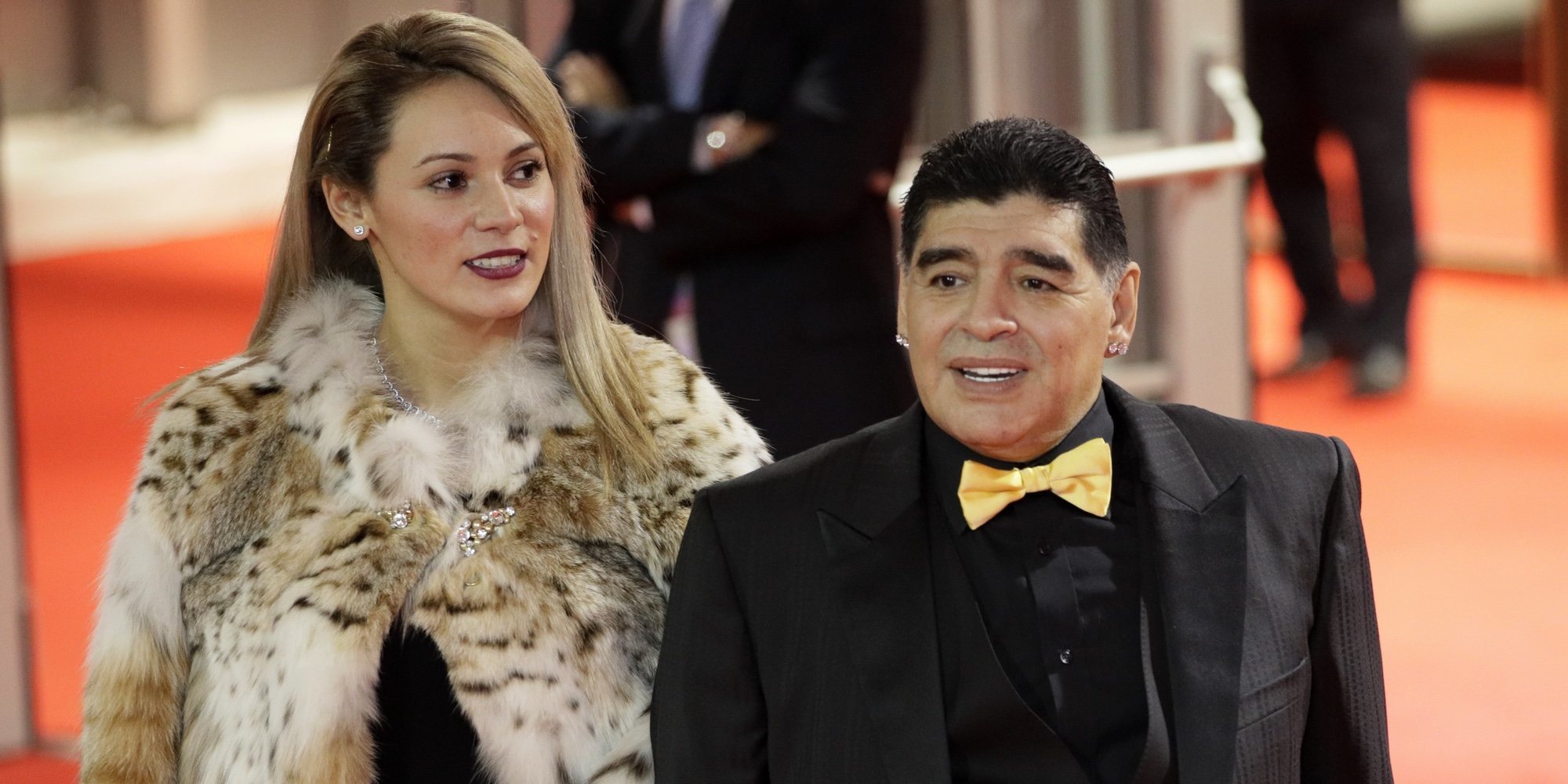 Maradona le pide matrimonio a su novia Rocío Oliva en su 28 cumpleaños
